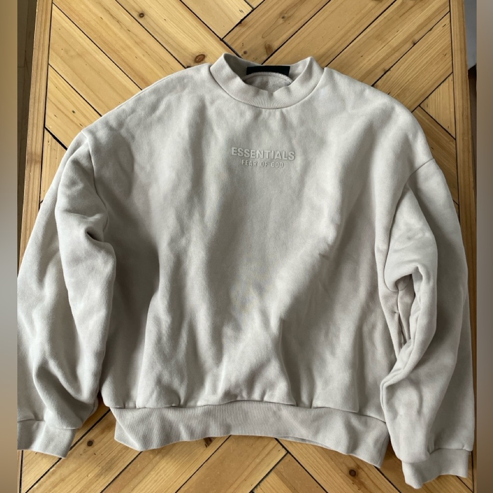 Fear of God Essentials Crewneck. Size XXS . With pockets. Color Tan .